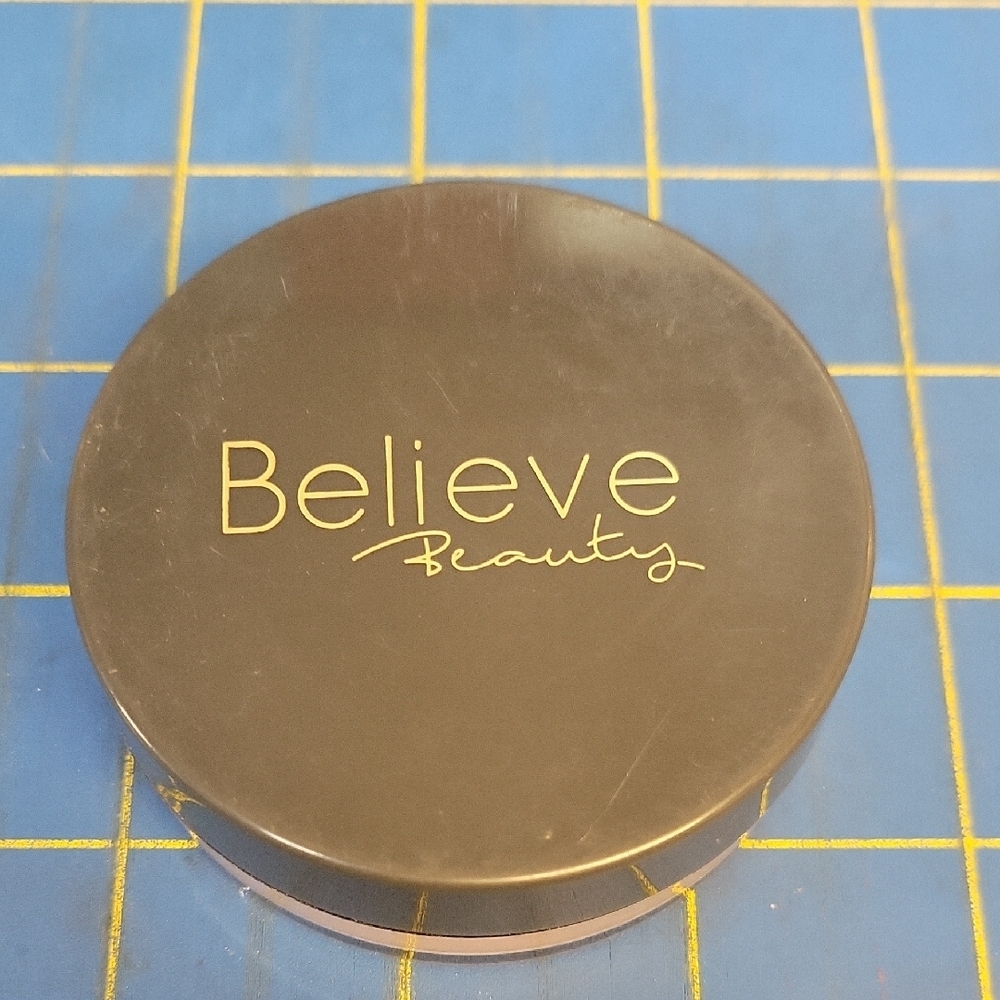 Believe Beauty Matte Loose Powder 4g Compact Light/Medium New